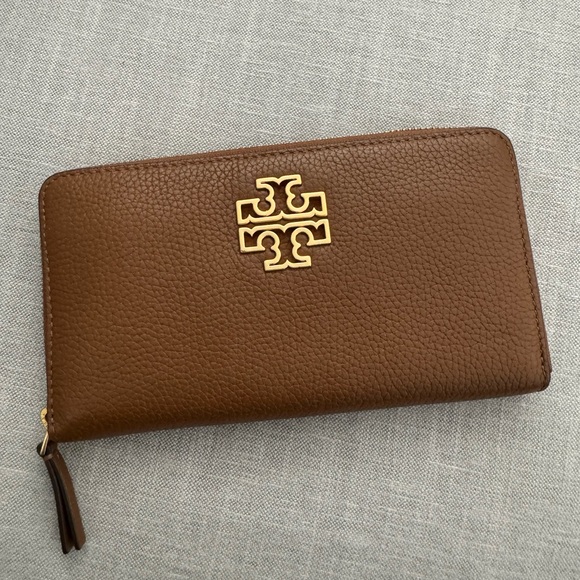 Tory Burch Continental Wallet with ID case - Picture 2 of 9